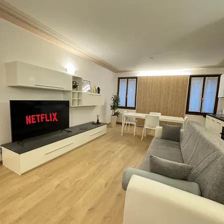 Piazza San Giacomo - Elegant *