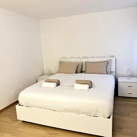 Piazza San Giacomo - Elegant אודינה