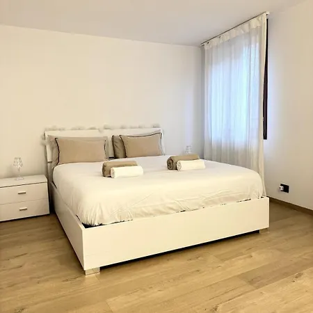 Piazza San Giacomo - Elegant